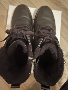 Talvesaapad Calvin Klein 40s (2 foto / 2)