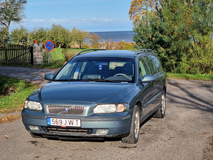 Volvo V70 (1 фото из 14)