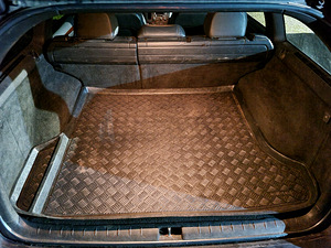Volvo V70 (13 фото из 14)