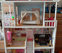 Деревянный четырехэтажный кукольный домик kidKraft с мебелью