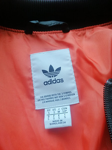 Куртка ADIDAS (1 фото из 2)