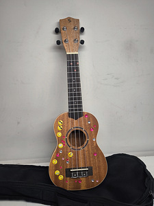 Ukulele sopran kotiga (1 foto / 2)