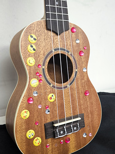 Ukulele sopran kotiga (2 foto / 2)
