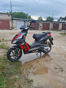 Aprilia sr50r (5 foto / 5)