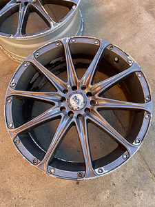 Veljed BK Racing R18 (5 foto / 10)