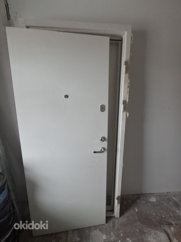 Müüa 2 metallist korteri välisust (uued)