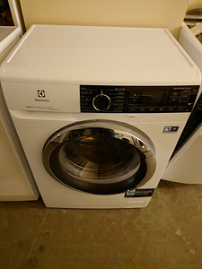 Узкая стиральная машина с гарантией Elektrolux