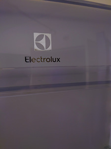 Встраиваемый холодильник Electrolux (4 фото из 5)