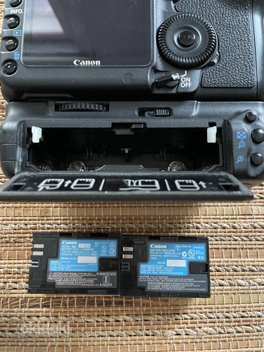 Canon EOS 5D Mark II и Canon BG-E6 (фото #3)