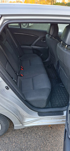 Toyota Avensis (8 foto / 9)
