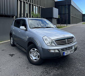 Ssangyong Rexton Luxury ATM 4WD (3 foto / 9)