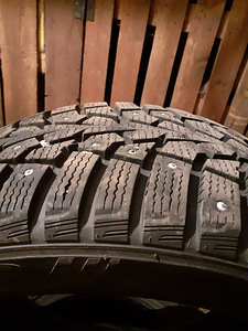 Шины maxxis 225 / 50R17 98т шипы (2 фото из 5)