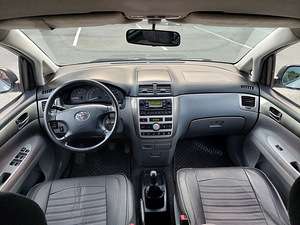 Toyota Avensis Verso 2.0 dis 85kw manual (6 foto / 9)