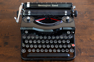 1936 г. американская пишущая машинка Remington Rand Model 1 (1 фото из 5)