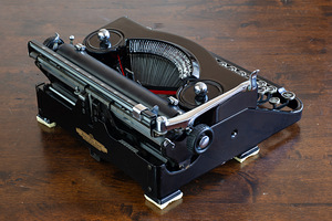 1936 г. американская пишущая машинка Remington Rand Model 1 (3 фото из 5)