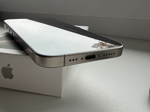iPhone 15 Pro, Натуральный Титан, 256 ГБ (5 фото из 9)