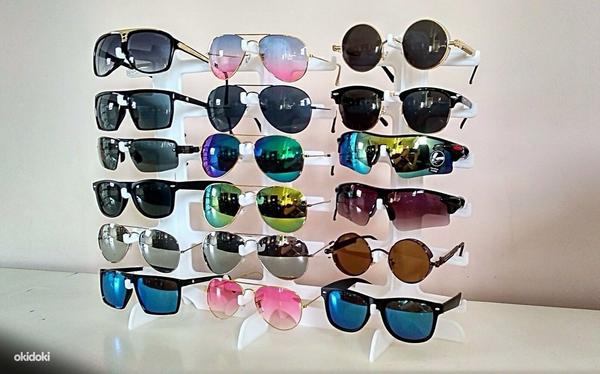 Солнечные очки различных моделей и с различными по цвету стё (фото #1)