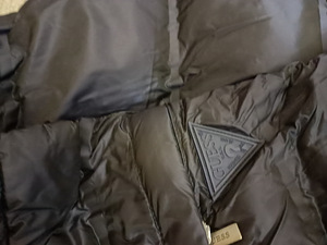 Guess новую куртку (3 фото из 4)