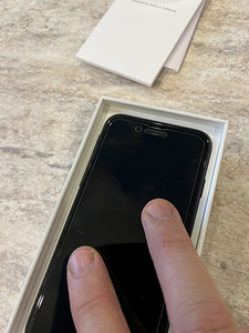 iPhone se 2020 128GB (3 foto / 7)