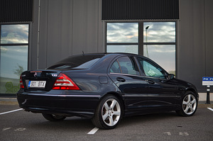 M: Mercedes-Benz C 320 Avantgarde 3.0 165kW (5 foto / 14)