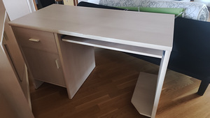 Arvutilaud-töölaud ja kogu toa sisustus (1 foto / 10)