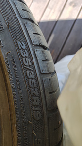 Продам 4 шины 235/35R19 (6 фото из 10)