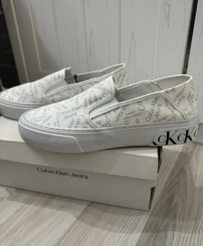 UUED Calvin Klein vabaaja jalanõud nr 38