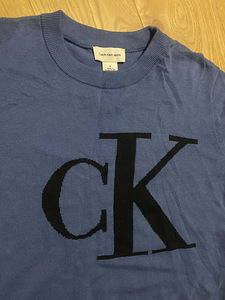 Новый свитер Calvin Klein, размер M (2 фото из 2)