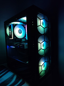 RYZEN 5 7500F - B650 - RX 9060 XT - 32GB DDR5 - 1TB - ARGB (1 foto / 9)