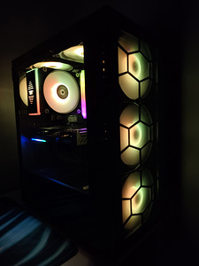 RYZEN 5 7500F - B650 - RX 9060 XT - 32GB DDR5 - 1TB - ARGB (2 foto / 9)
