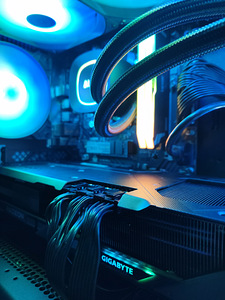 AMD Ryzen 7 7800X3D - RX 9070 XT - 32GB DDR5 - 1TB SSD (5 foto / 7)
