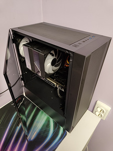 4790K - Z97 - EVGA 1070 8GB - 16GB 2400MHZ DDR3 - 512GB SSD (8 foto / 8)