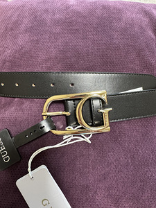 GUESS (1 foto / 2)