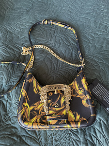 VERSACE (1 foto / 3)