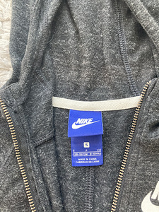 Свитер Nike, s127-137cm (2 фото из 3)