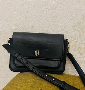 Tommy hilfiger (1 foto / 1)