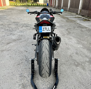 Aprilia Tuono V4 1100RR (7 foto / 10)
