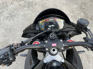Aprilia Tuono V4 1100RR (8 foto / 10)