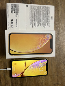 iPhone XR 64 ГБ (2 фото из 2)
