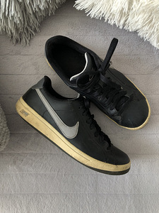 Nike (1 foto / 2)