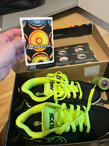SkatePro Heelys Propel/Ballistic Shoes with Wheels (1 foto / 2)