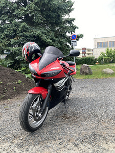 Yamaha yzf R6 2004a. (8 foto / 8)