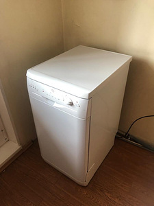 Nõudepesumasin Indesit (1 foto / 5)