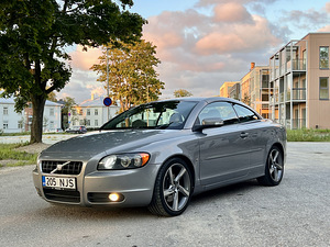 Volvo C70 2.4 D5 132kw Summum (4 foto / 12)