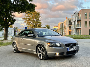 Volvo C70 2.4 D5 132kw Summum (5 foto / 12)
