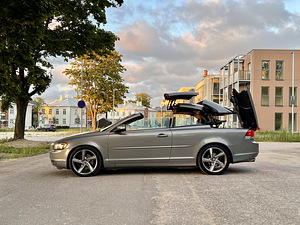 Volvo C70 2.4 D5 132kw Summum (2 foto / 12)