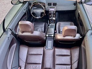 Volvo C70 2.4 D5 132kw Summum (12 foto / 12)
