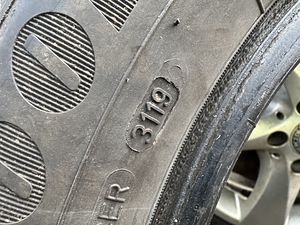 Talverehvid Goodyear Ultragrip 225/55 R17 (4 foto / 4)