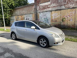 Toyota Verso (4 foto / 11)