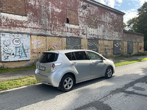 Toyota Verso (5 foto / 11)